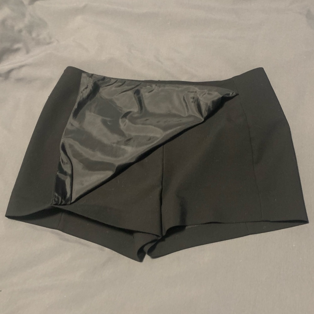 Express Skort - Picture 2 of 5